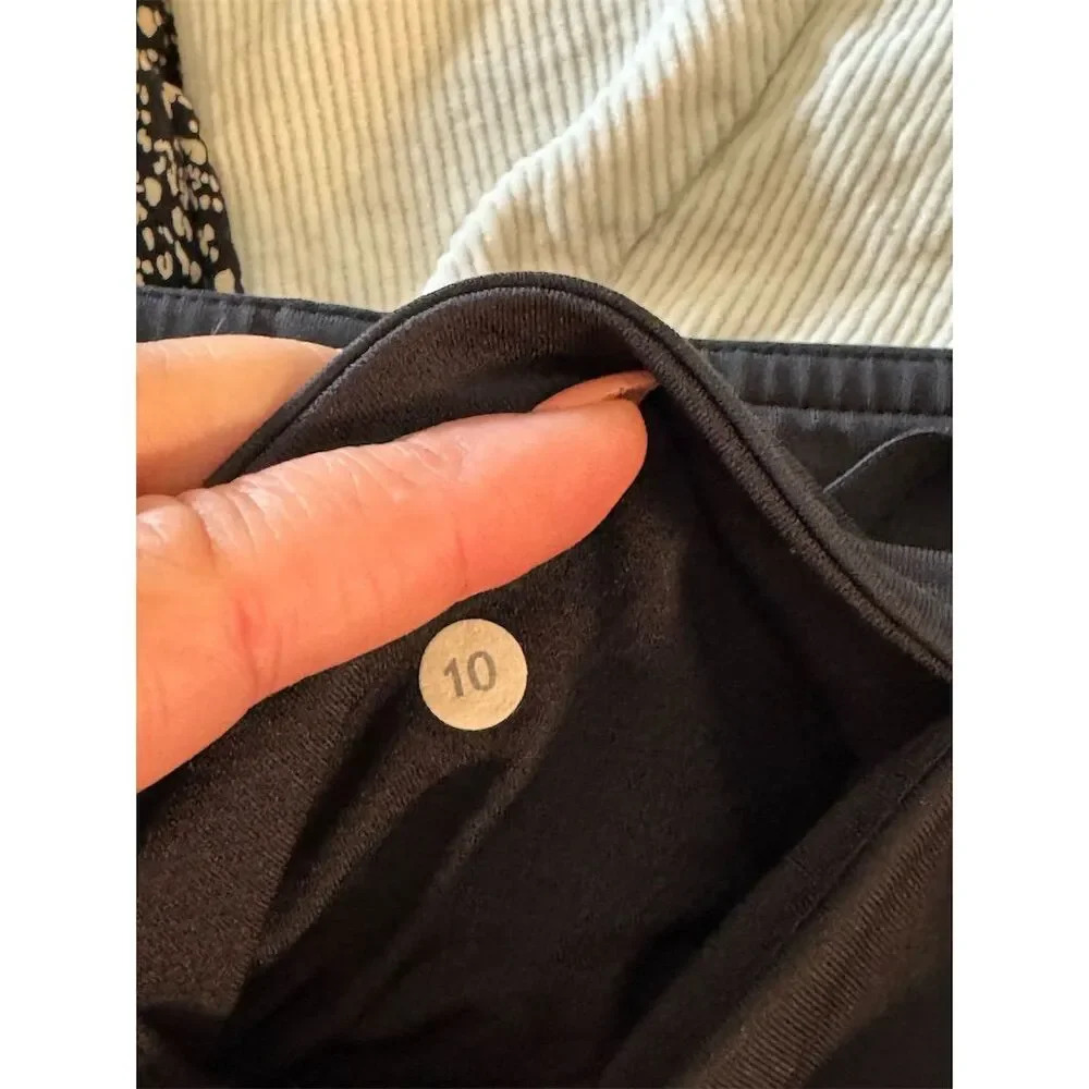 Lululemon Women's Black Ruched Sides Capri Leggings Size 10 Activewear - Picture 2 of 4